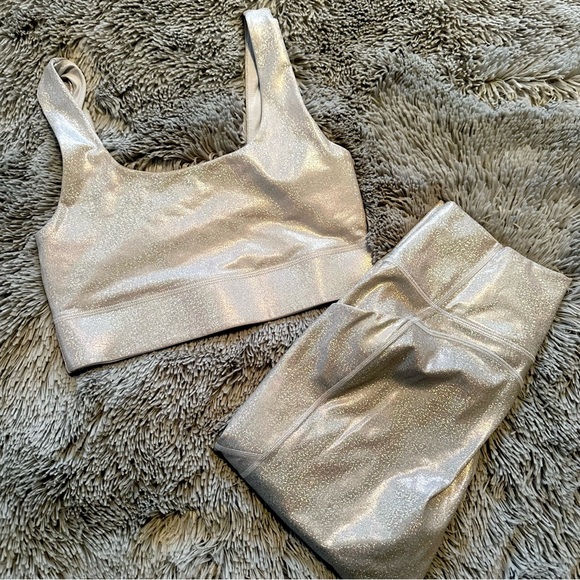Fabletics SET: Sports Bra/Crop (small) + Legging (Medium) in reflective silver - Picture 4 of 7